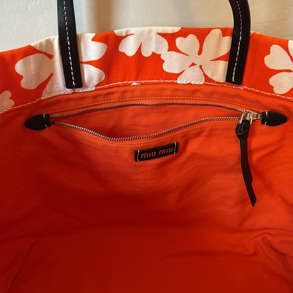 MIU MIU Floral Canvas Beach Bag Tote Orange and White - Picture 7 of 12